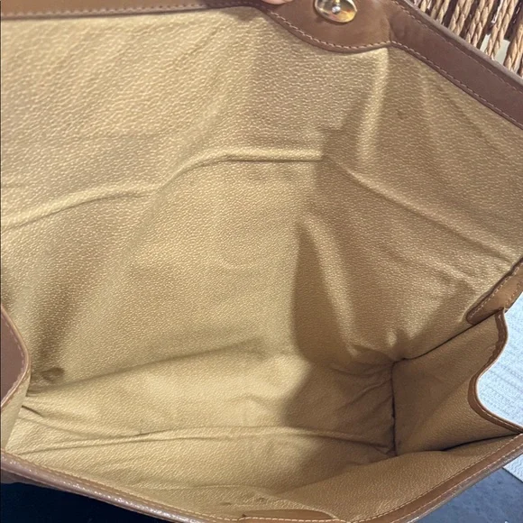 Gucci Tan Suede Clutch with Green and Red Accents - Picture 8 of 12